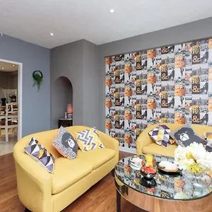 Apartment Gorgeous 3-bed Flat, 15 Minutes To Centre, Edinburgh