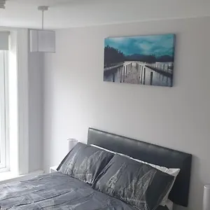 https://modern-2-bed-apartment-with-parking.belfasthotelsireland.com